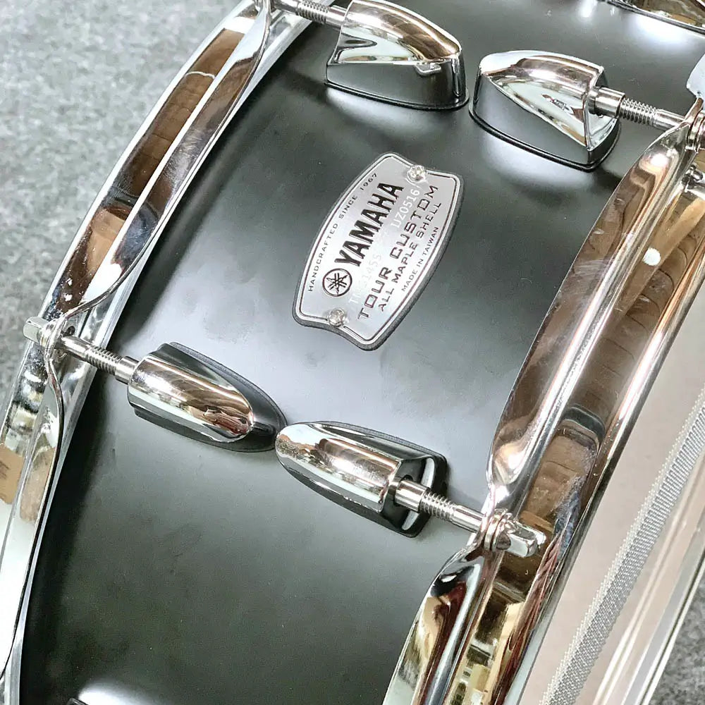 Used Yamaha Tour Custom Maple Snare Drum 14x5.5 Licorice Satin - Drum Center Of Portsmouth